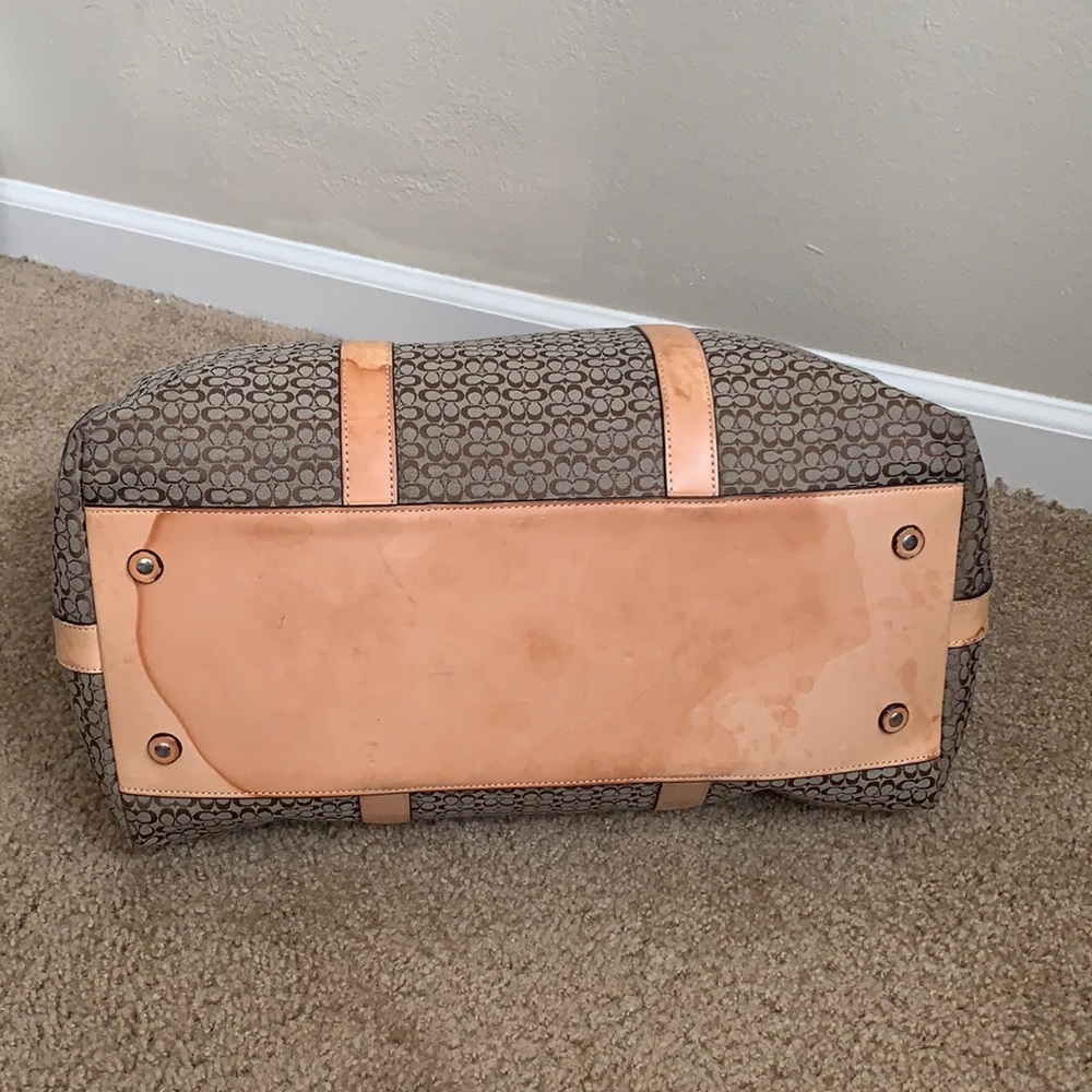 Coach. - Picture 3 of 15